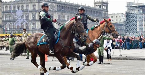 “a Caballo Y Ferrocarril” Amlo Invitó A Seguir El “gran Desfile” De La Revolución Mexicana