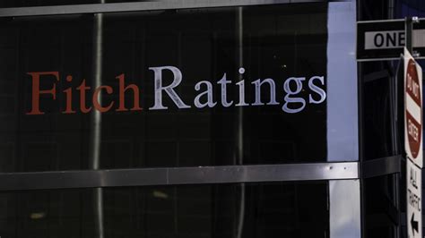 Fitch Türkiye nin kredi notunu yükseltti