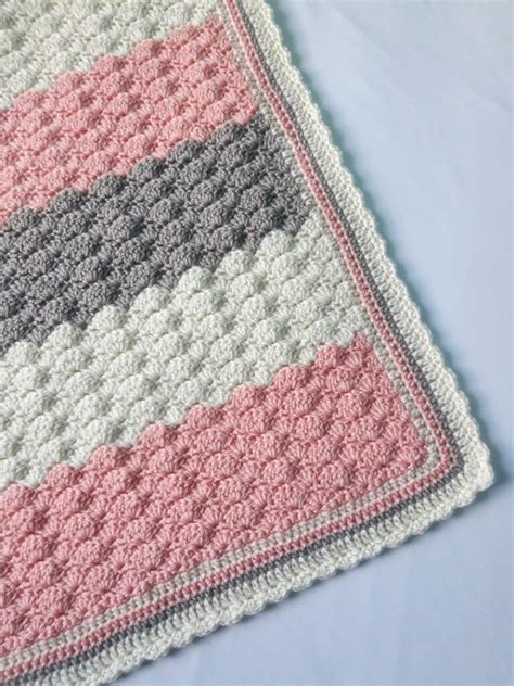 10+ Beautiful FREE Crochet Blanket Patterns - yarncraftsfun.com