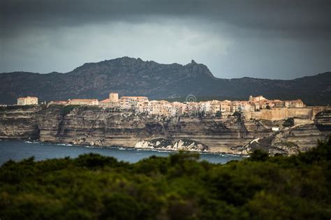 Ciudad Vieja De Bonifacio El Acantilado De La Piedra Caliza Foto De