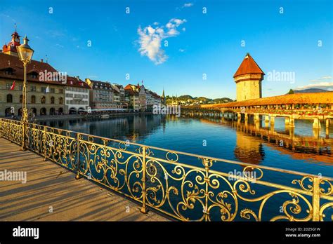 Paisaje Urbano De Lucerna En El Lago De Lucerna Suiza Al Atardecer