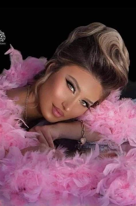 Arab Women Girls Makeup Feather Beautiful Women Crown Jewelry Lady