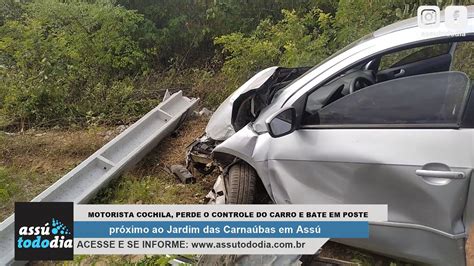 Motorista cochila perde o controle do carro e bate em poste próximo ao