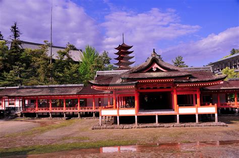 Itsukushima Shrine by AndySerrano on DeviantArt