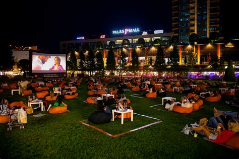 Caravana Orange Pop up Cinema te invită la seri magice de vară în aer