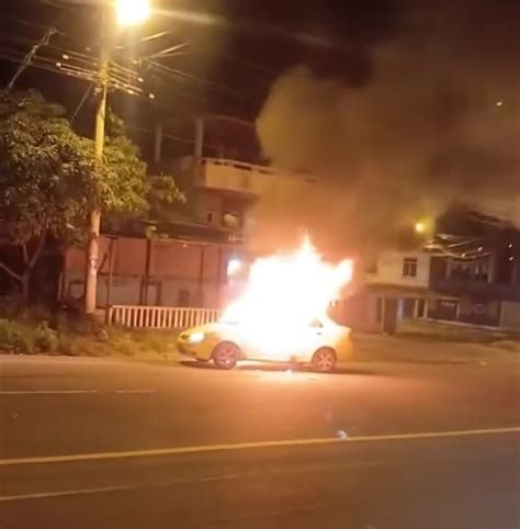 Ocho Veh Culos Incinerados En Violenta Noche En Esmeraldas