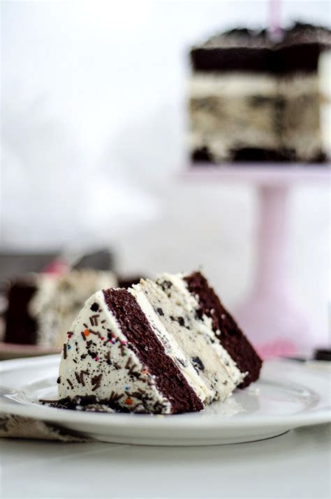 Louises Spis Naked Cookies and Cream Birthday Cake and a late Blogiversary Naken Oreo Tårta