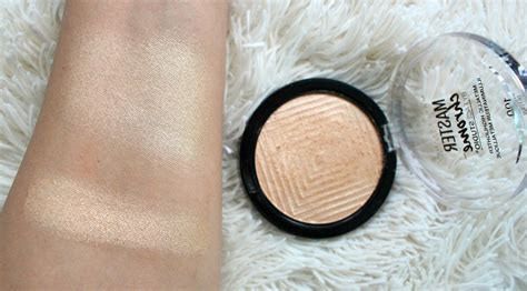 Samantha Jane: Maybelline Master Chrome Highlighter Molten Gold