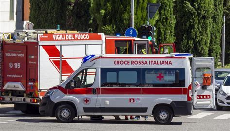 Catanzaro 24enne Muore In Auto La Procura Uccisa Dallairbag Takata