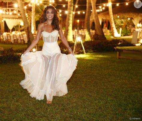 Tem roupa que você tem que usar um nude não cabe lingerie de outra cor Nude é necessário é