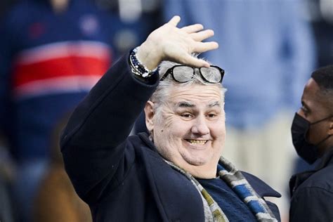 Photo Pierre Ménès Pierre Ménès assiste au match de Ligue 1 Uber