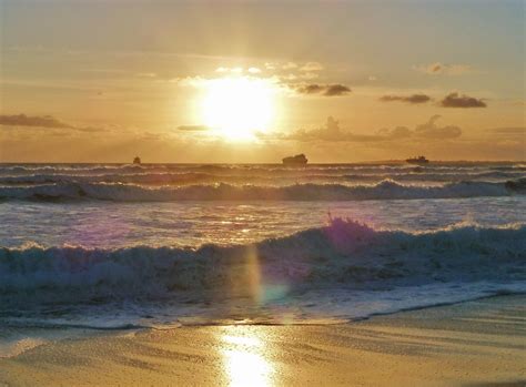 無料画像 ビーチ 風景 海岸 砂 海洋 地平線 日の出 日没 太陽光 朝 夜明け 夕暮れ イブニング 水域