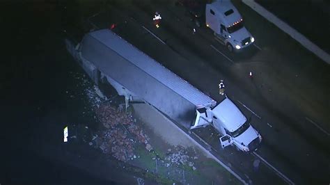 Produce Big Rig Fuel Spilled On 210 Freeway In La Canada Flintridge Crash Abc7 Los Angeles