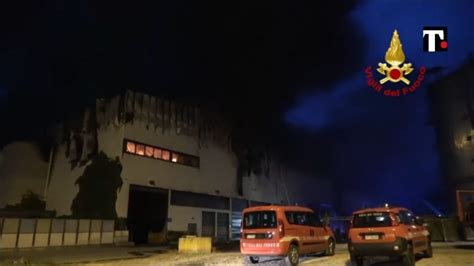 Incendio a Roma brucia l impianto di Malagrotta è allarme diossina