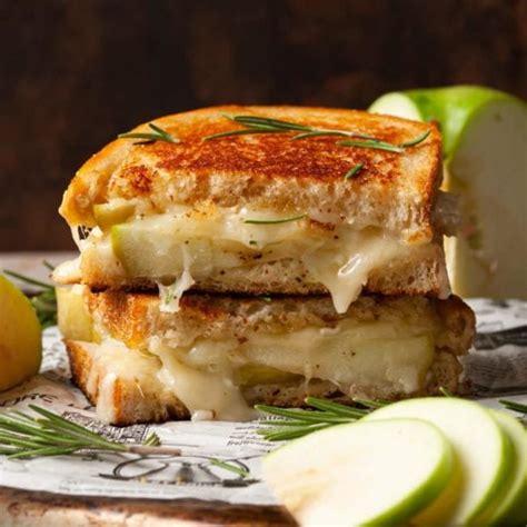 Minute Brie And Apple Grilled Cheese Marley S Menu