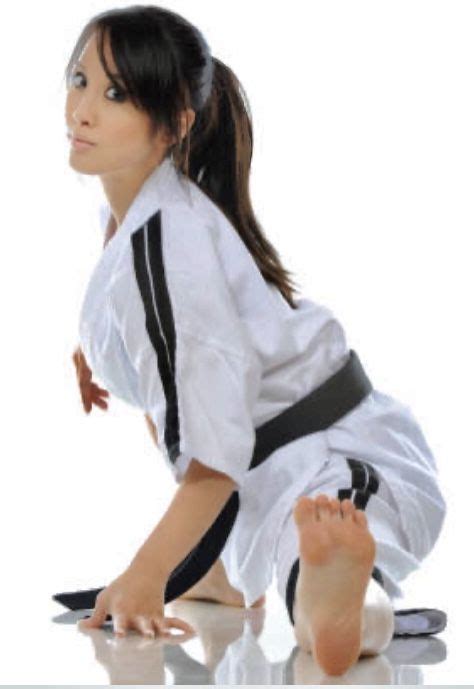 Pin By August Duwi On The Pose Of Beauty👌👍 Women Karate Female Martial Artists Martial