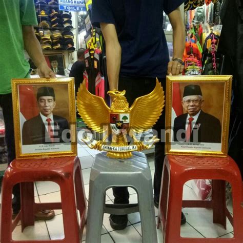 Jual SATU SET PATUNG GARUDA PANCASILA BINGKAI FOTO PRESIDEN WAKIL