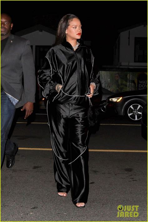 Rihanna Grabs Dinner At One Of Her Favorite Restaurants In Santa Monica Photo 4941144