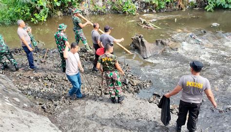 NUSABALI TNI Polri Bersihkan Sampah Di Sungai Candigara