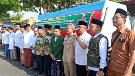 Bersama LAZISNU NU Di Lumajang Salurkan 30 Ribu Liter Air Bersih NU