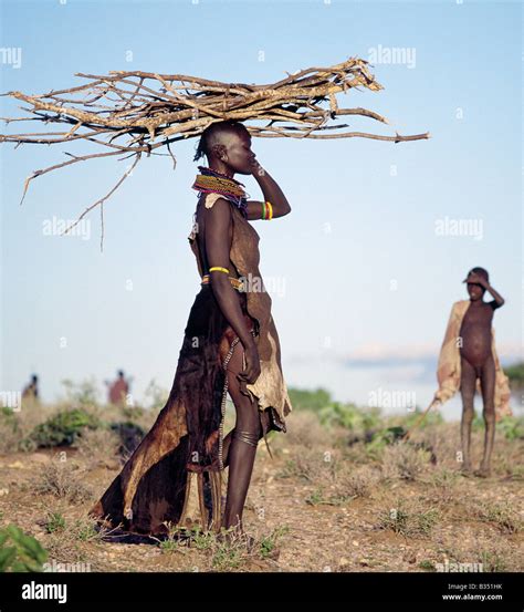 Nilotic People Hi Res Stock Photography And Images Alamy