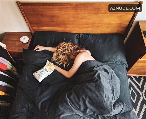 Charlotte De Carle Nude And Sexy From Instagram 2018 2019 AZNude