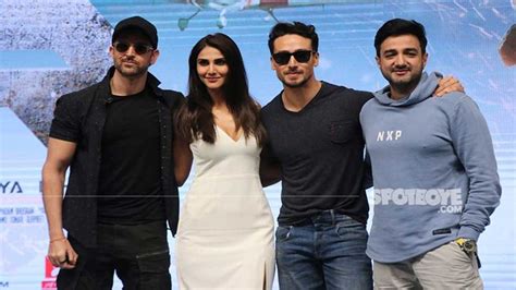 War Hrithik Roshan Vaani Kapoor And Tiger Shroff Celebrate The