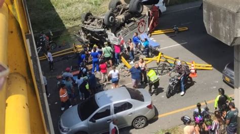 As Fue El Aparatoso Accidente De Cami N Que Cay Desde Un Puente En La