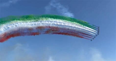 Lo Spettacolo Delle Frecce Tricolori Nel Golfo Di Pozzuoli