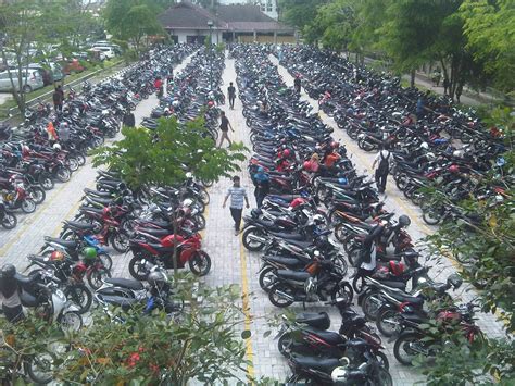 Download 92 Gambar Sepeda Motor Parkir Terupdate Motor Jepit