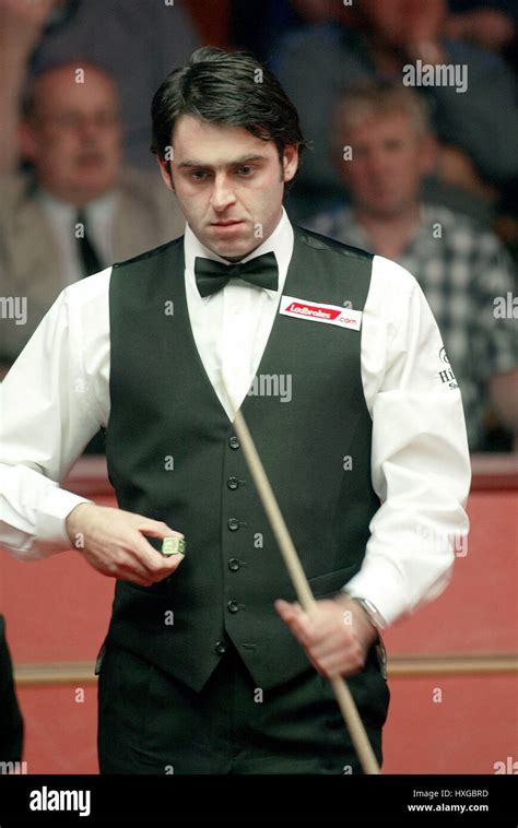 Ronnie Osullivan Chalking His Cue Hi Res Stock Photography And Images