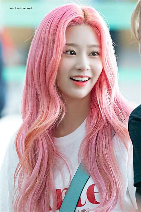 Pin By 王俊翔 On 아이즈원 Izone Minju Pink Hair Pink Hair Curly Hair Styles