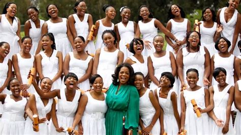 Oprah Winfrey Celebra A La Primera Generación De Su Academia En Sudáfrica