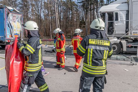 Schwerer Lkw Unfall Mit Eingeklemmter Person Bab