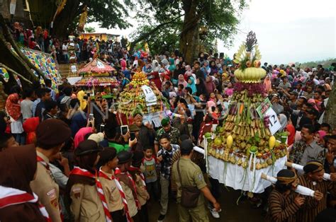 Tradisi Kirab Sewu Kupat Antara Foto