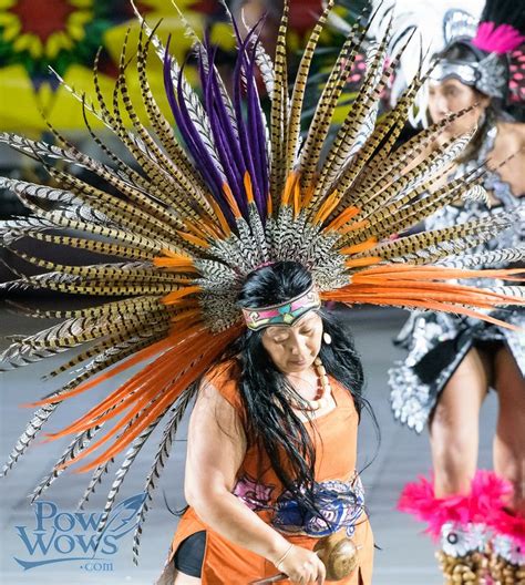 Aztec Dancers Gathering Of Nations Pow Wow Pow Wow Mexican