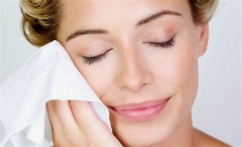 Effective Ways To Remove Makeup Without Damaging Your Skin