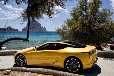 Lexus LC 500h Yellow Edition Espledor En Movimiento