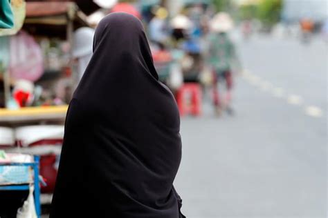 L Abaya Est Plus Conforme Aux Recommandations Coraniques Que Le