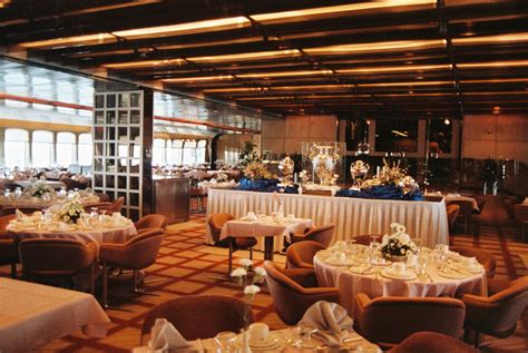 Qe2 221 27 The First Class Columbia Restaurant On Qe2 In Flickr