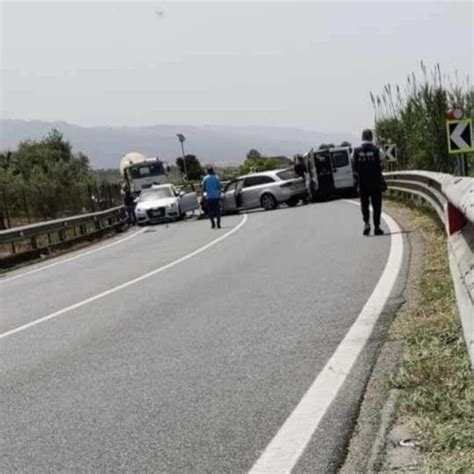 Corigliano Rossano Tragico Incidente Sulla Una Vittima E Due