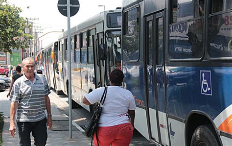 Motoristas e cobradores da viação SBCTrans param em São Bernardo