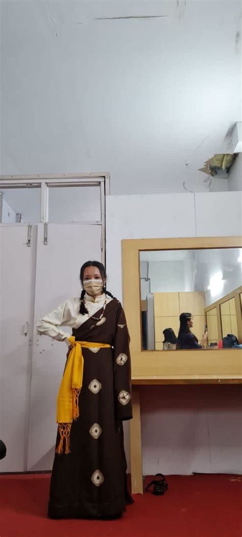 Tibetan Traditional Dress Amdo Chupa Traditional Dresses Design