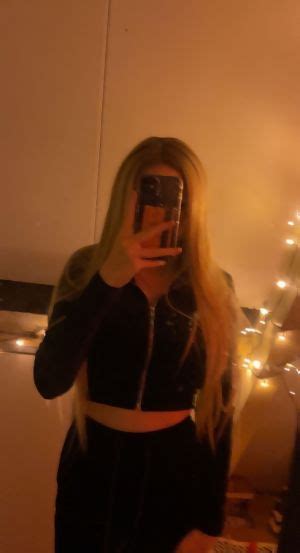 Hey Amy here sooo horny so Find me on Snàp amycherri3