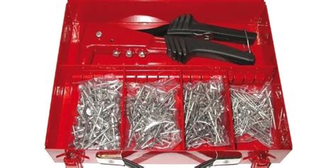 Kit Rivettatrice Con Rivetti In Assortimento Utensileria Revelli