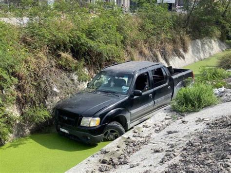 Cae A Canal Por Evitar Choque