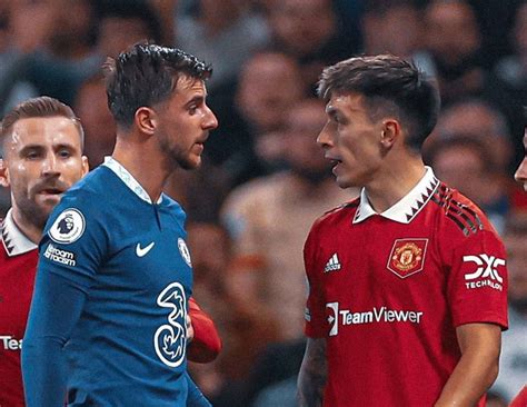 Manchester United Fans Enjoy Lisandro Martinez Clash With Mason Mount