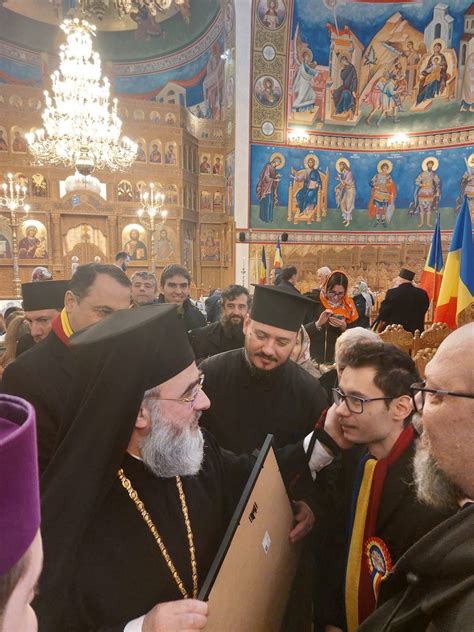 Video Foto Slujba Sfintei Liturghii Urmat De Te Deum La Foc Ani