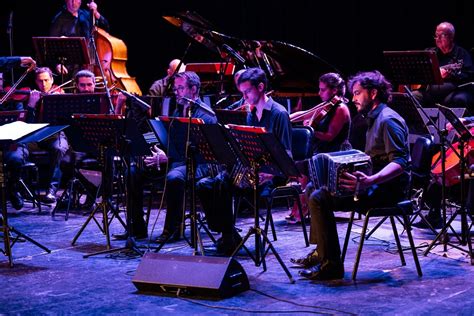 La Orquesta Del Tango De Buenos Aires Junto A Destacados Bailarines Del