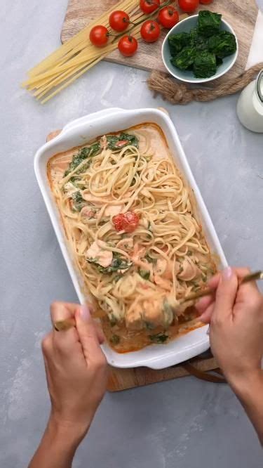 Ein leckeres Lachsgericht mit Sahne Sauce und Pasta in nur fünf Minuten